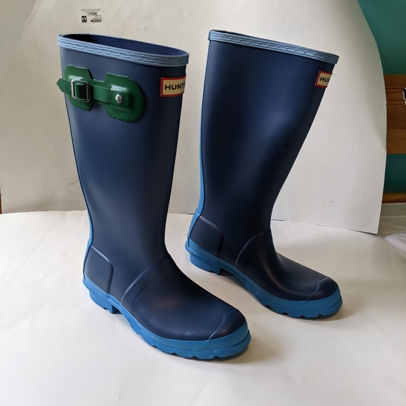 what type of shoes to wear snowshoeing